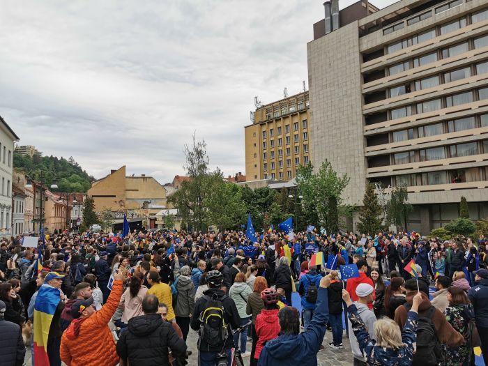 Mii de participanţi la mitingul pro-european